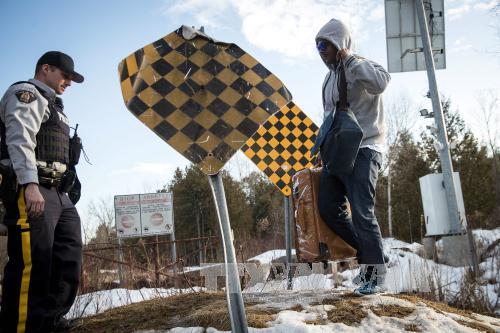 កាណាដាបង្កើនសន្តិសុខនៅច្រកទ្វារព្រំដែនដើម្បីទប់ទល់នឹងរលកជនអន្តោប្រវេសន៍ខុសច្បាប់